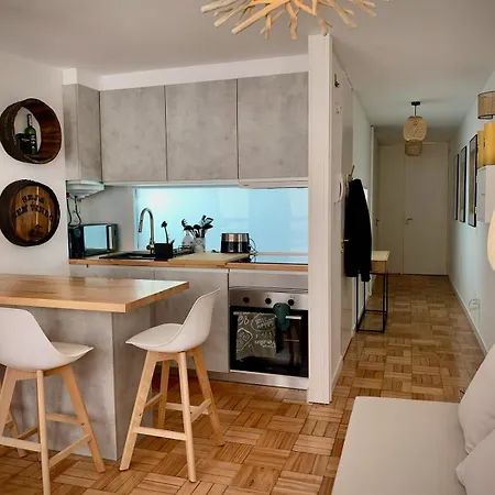 Cave-styled Duplex 公寓 *